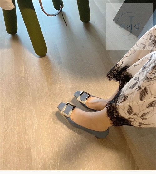 로저 비비에 트럼펫 메탈 버클 펌프스4.5cm - 상세 이미지